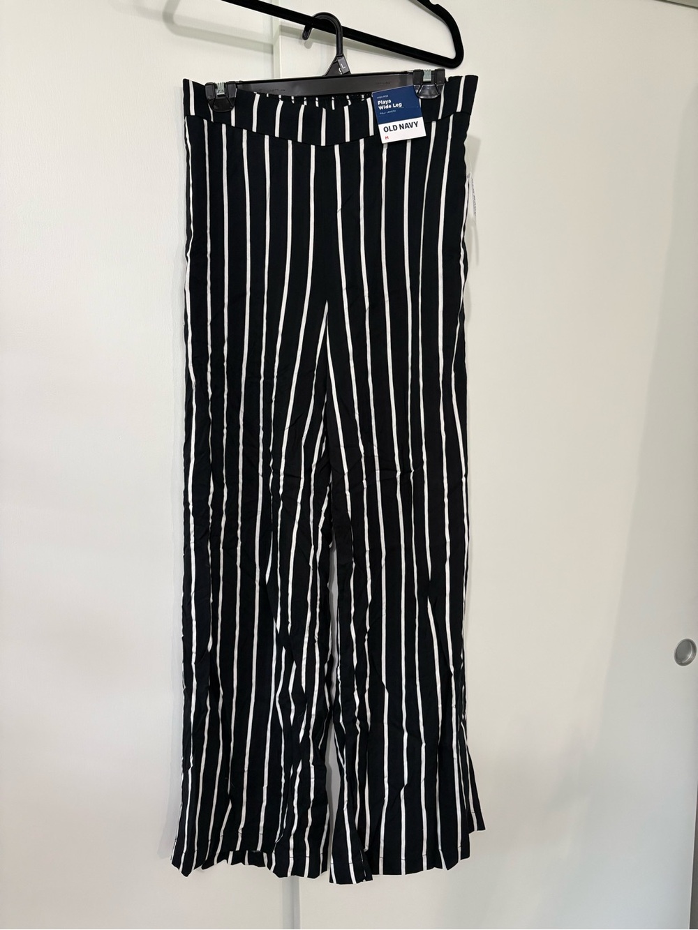 NWT Old Navy medium Playa wide leg high rise full length Black & White